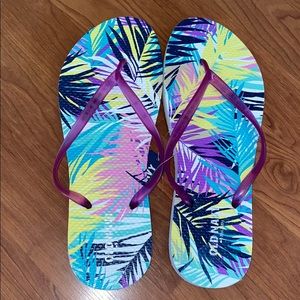 NWT Old Navy Flip Flops size 9